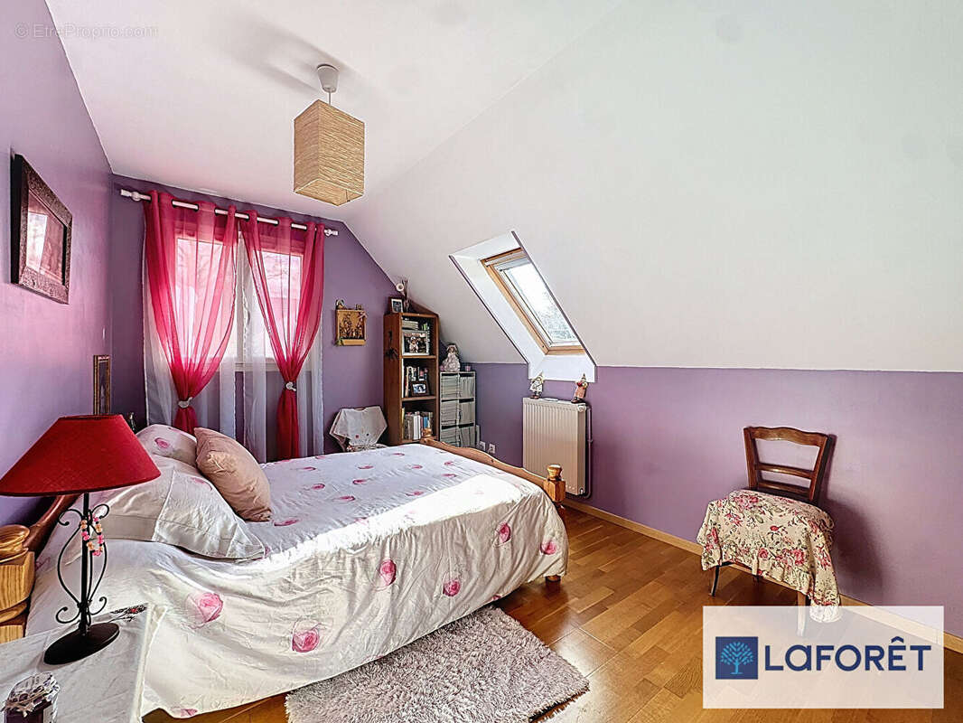 Maison à NEAUPHLE-LE-CHATEAU