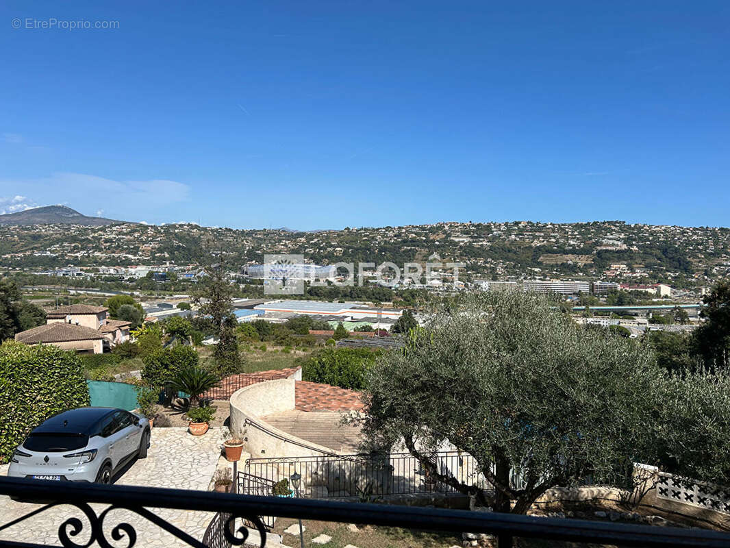 Maison à SAINT-LAURENT-DU-VAR