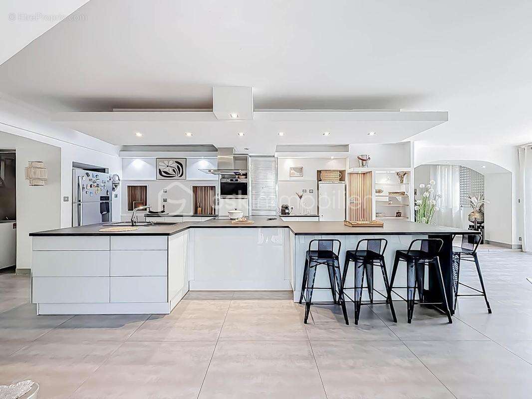 *** villa d’exception de 260 m² avec piscine – lattes (boirargues) *** - photo 8