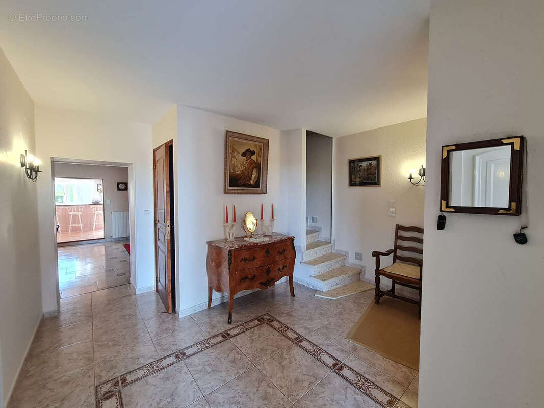 Maison familiale de 227 m2 avec piscine sur plus de 5 000 m2 de terrain   Entre Albi et Gaillac - photo 3