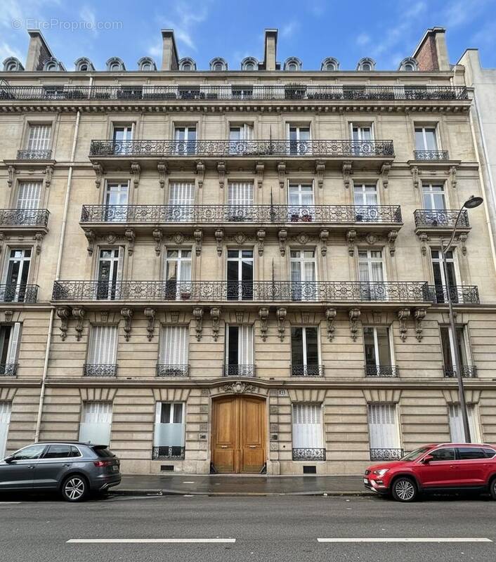 Appartement à PARIS-8E