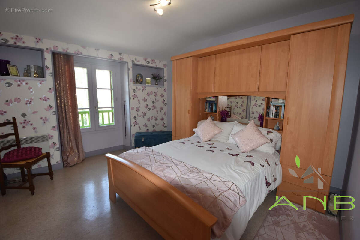 Maison à SAINT-PARDOUX-LA-RIVIERE