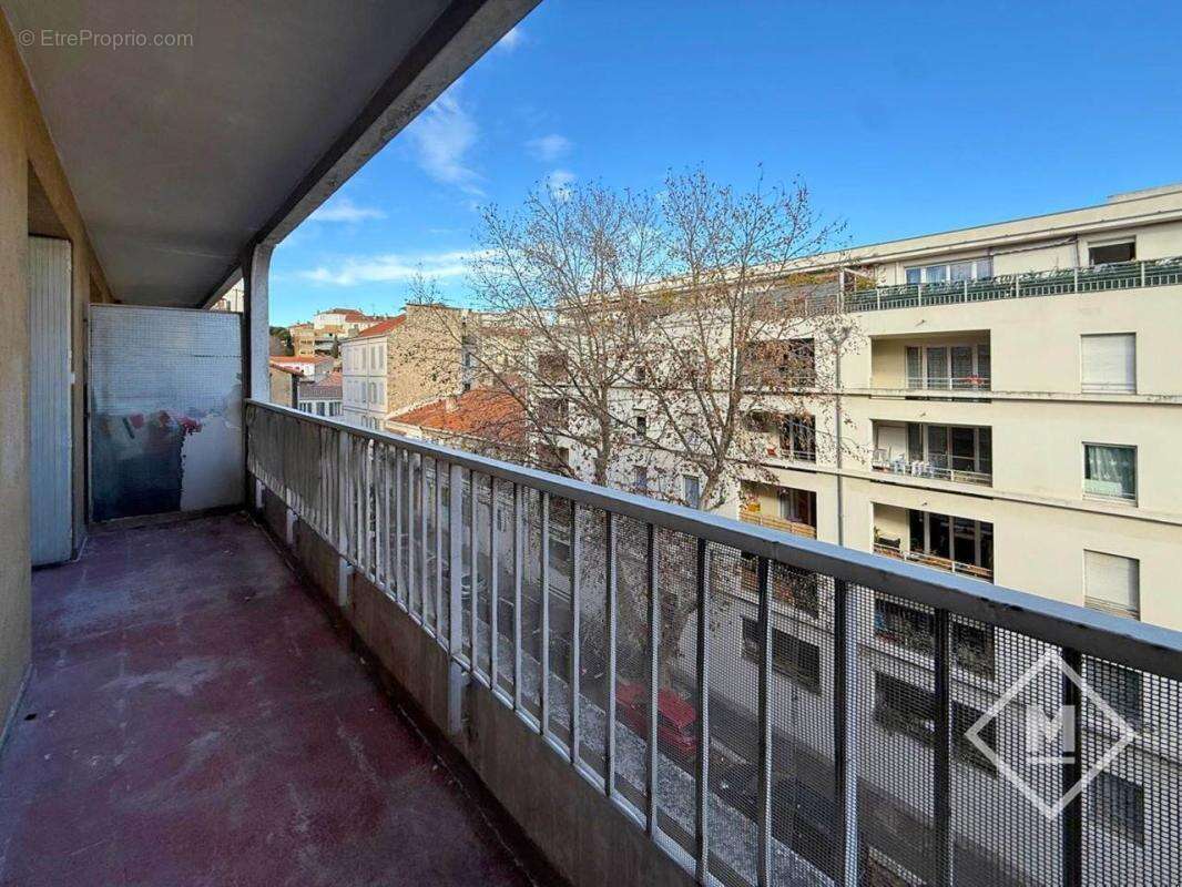 Appartement à MARSEILLE-4E