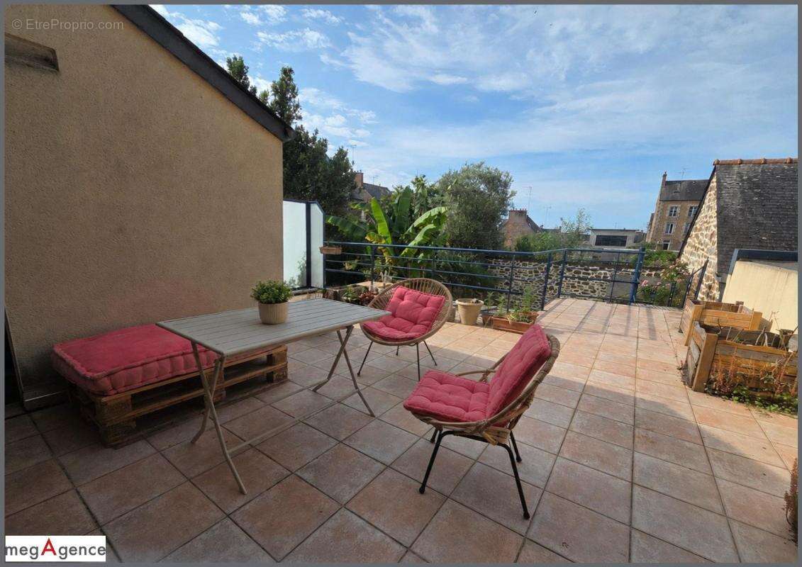 Très belle maison de ville en pierre 4 chambres avec jardin et garage - photo 2