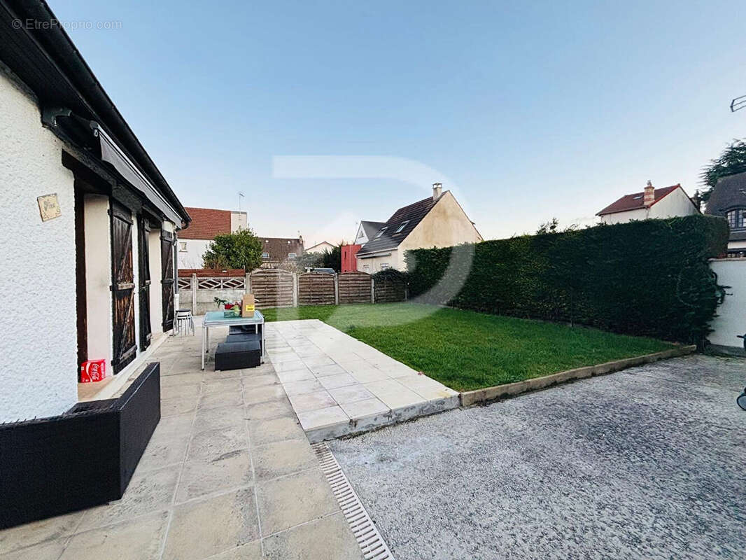 Maison à SARTROUVILLE