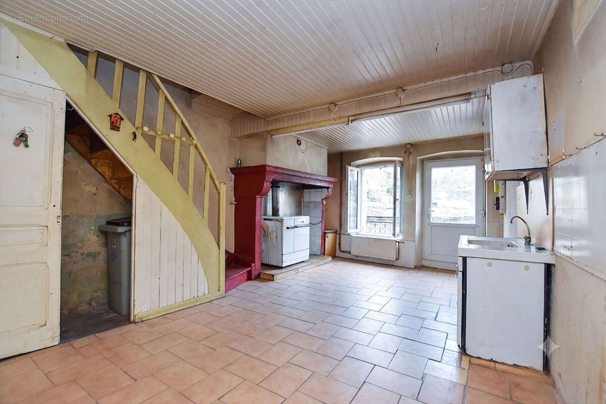 Maison Vals Pres Le Puy , 120 m² à rénover - photo 2