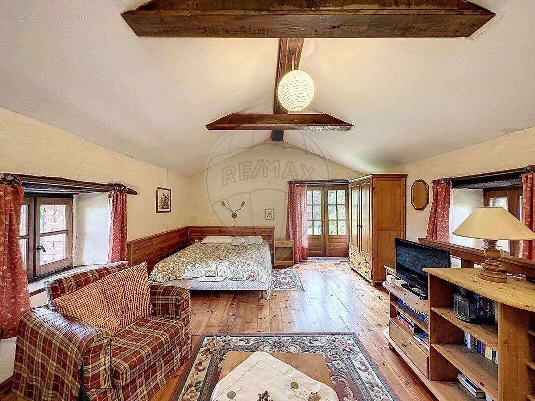 Maison à SAINT-GERMAIN-DE-CALBERTE