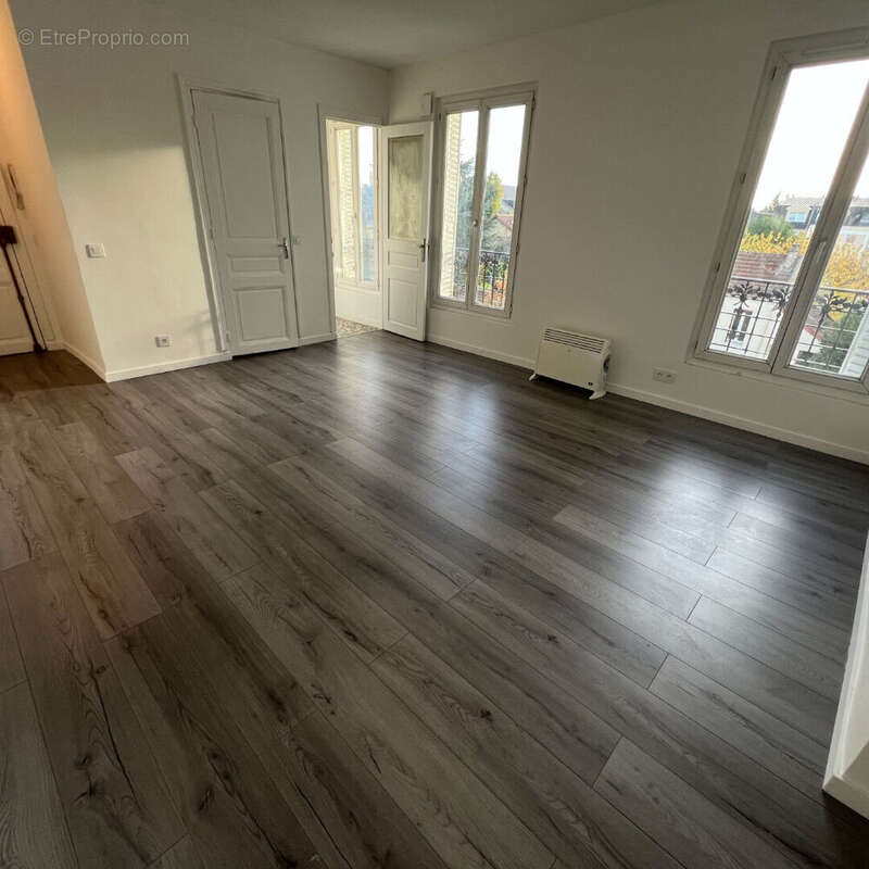 Appartement à LES PAVILLONS-SOUS-BOIS