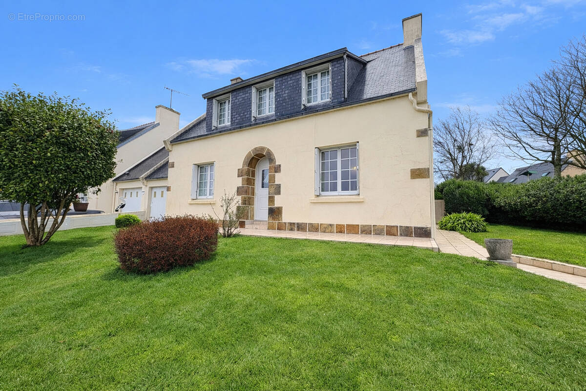 Maison à POULLAN-SUR-MER