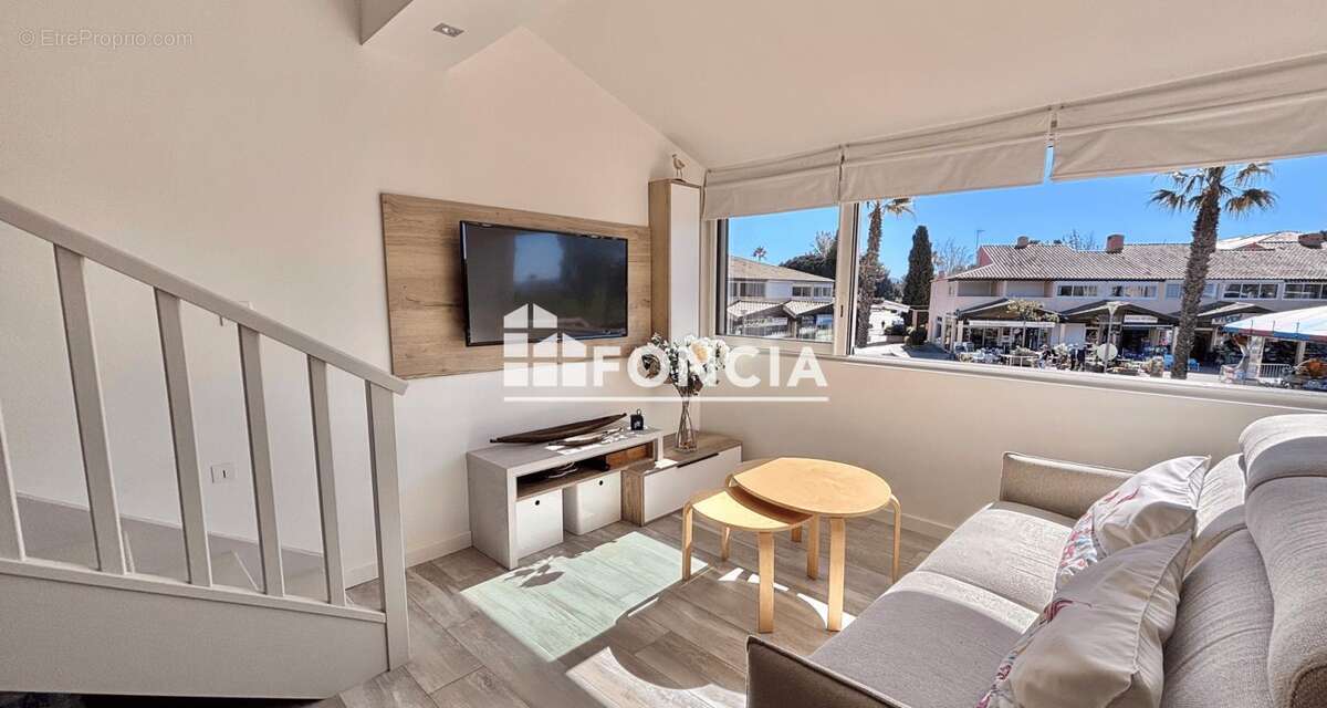 Appartement à LA LONDE-LES-MAURES