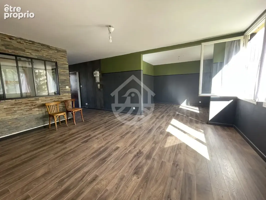 T3 avec terrasse parking et cave - photo 2