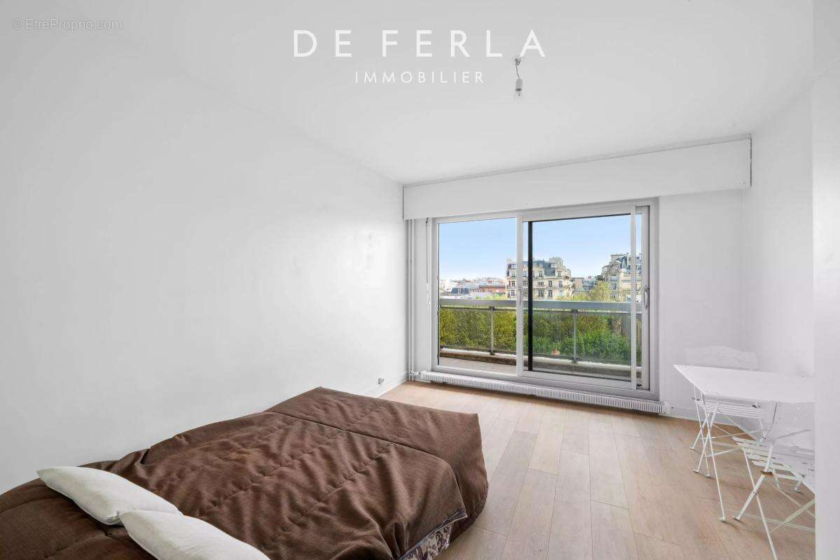 Appartement à PARIS-7E