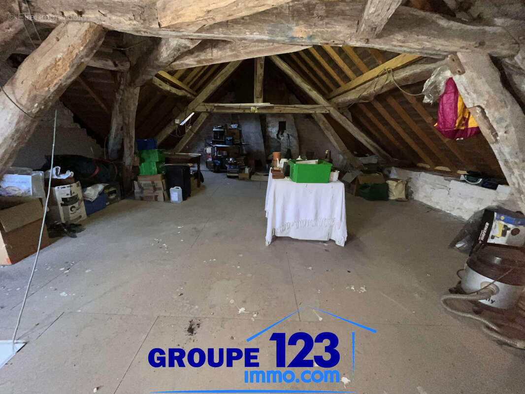 À Charentenay, découvrez cette maison pleine de potentiel ! - photo 23