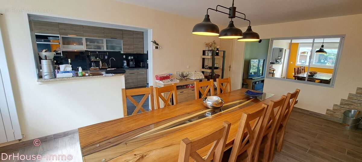 Maison 204 m² à Chambly  - photo 2