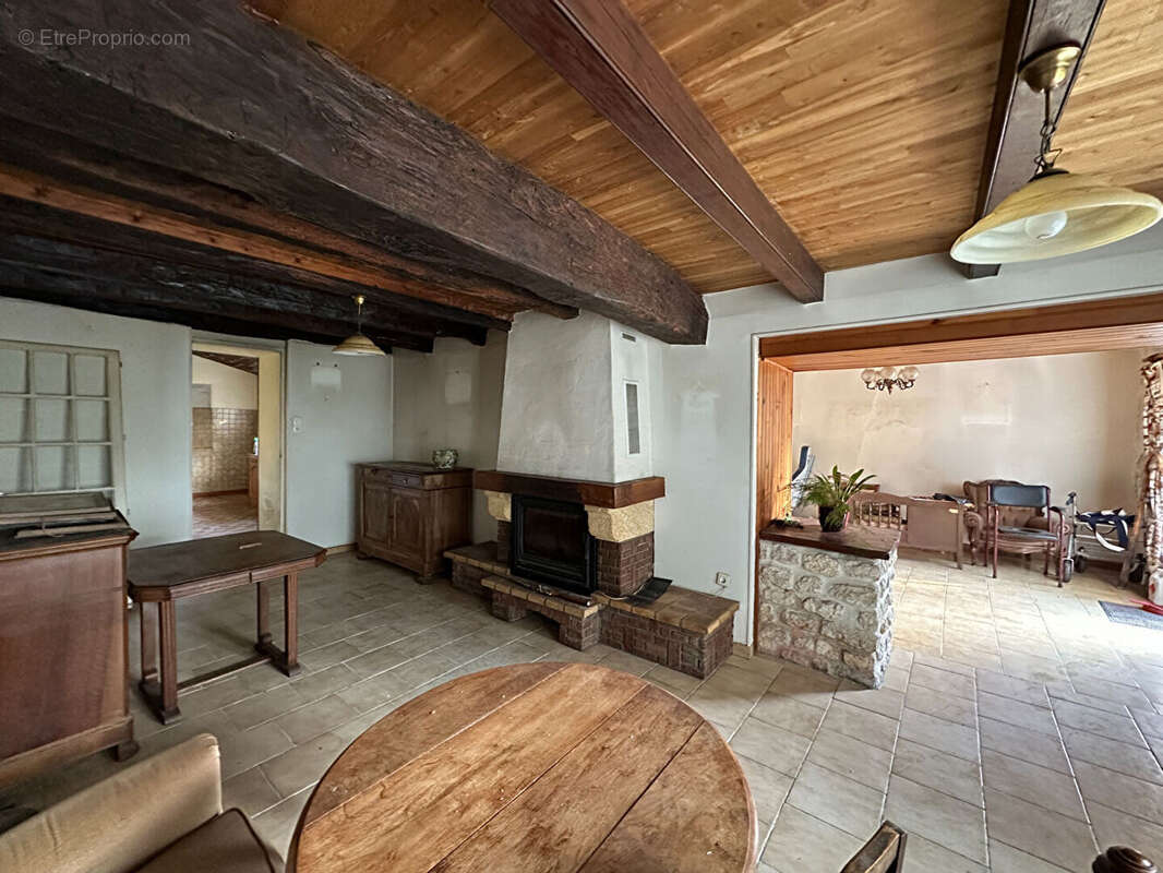 Maison à SAINT-JUST-LUZAC