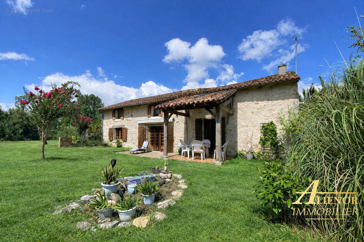 Propriété pierre avec gîte et dépendances - proche Brantôme, Quinsac 24530, - photo 2