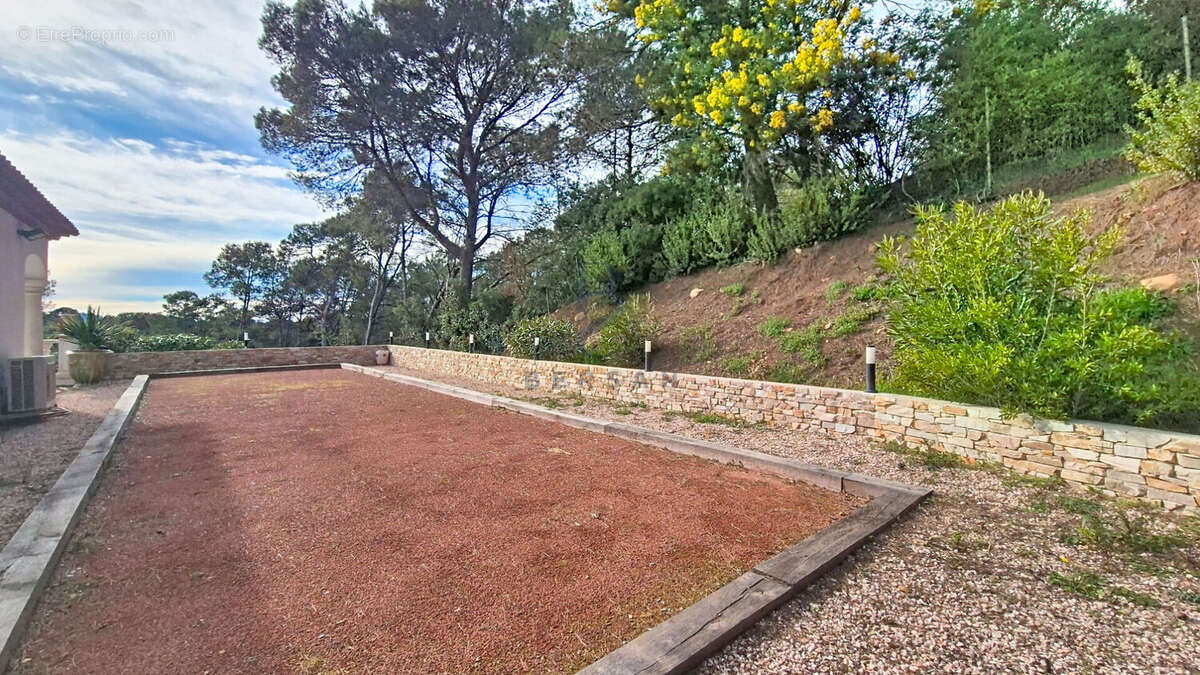Maison à PUGET-SUR-ARGENS