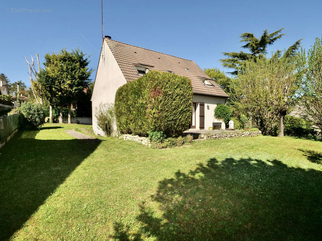 Maison à VAUX-LE-PENIL