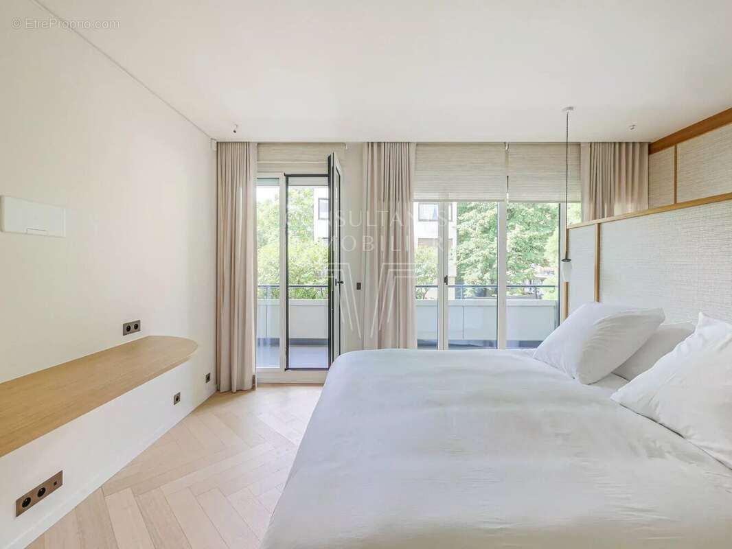 Appartement à NEUILLY-SUR-SEINE