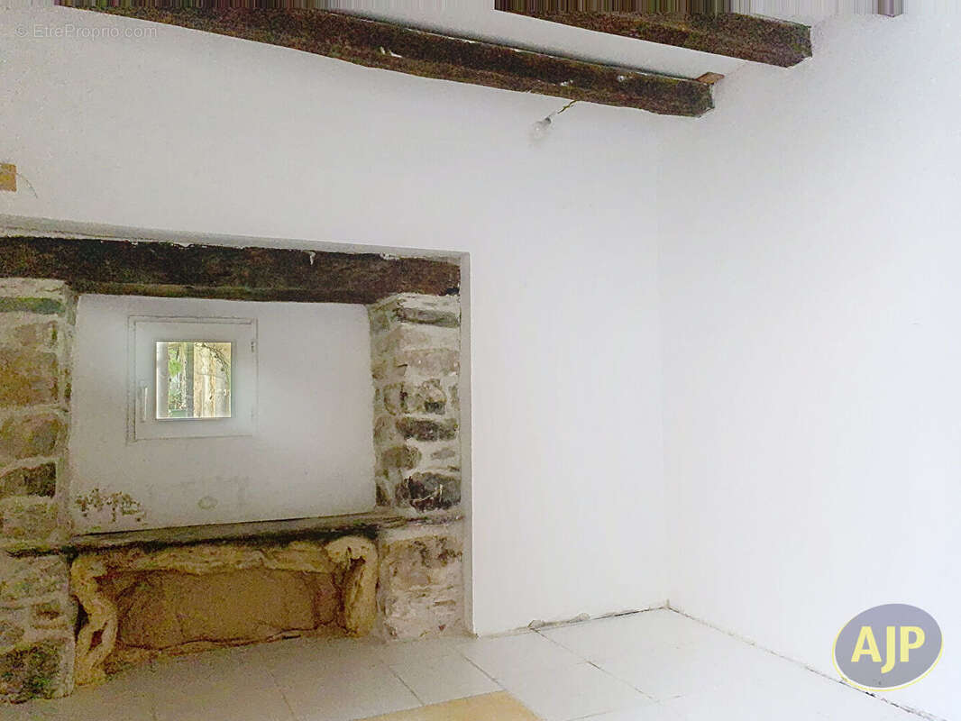 Maison à GRUGE-L'HOPITAL