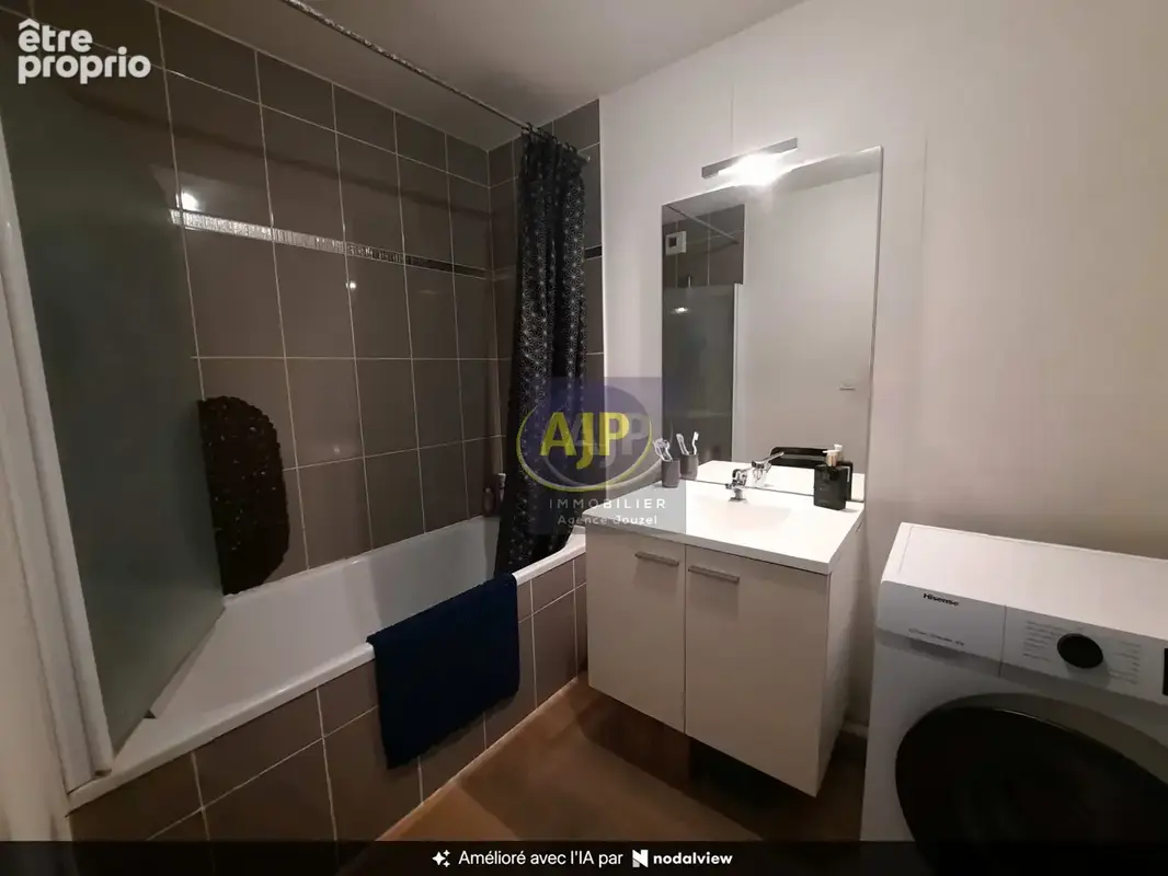 Rezé - Appartement 3 pièces 64.65 m² + parkings - photo 4