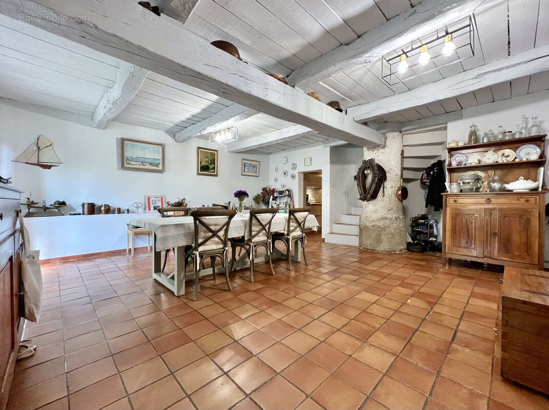 Maison de hameau chargée d'histoire au charme authentique provençal - photo 3