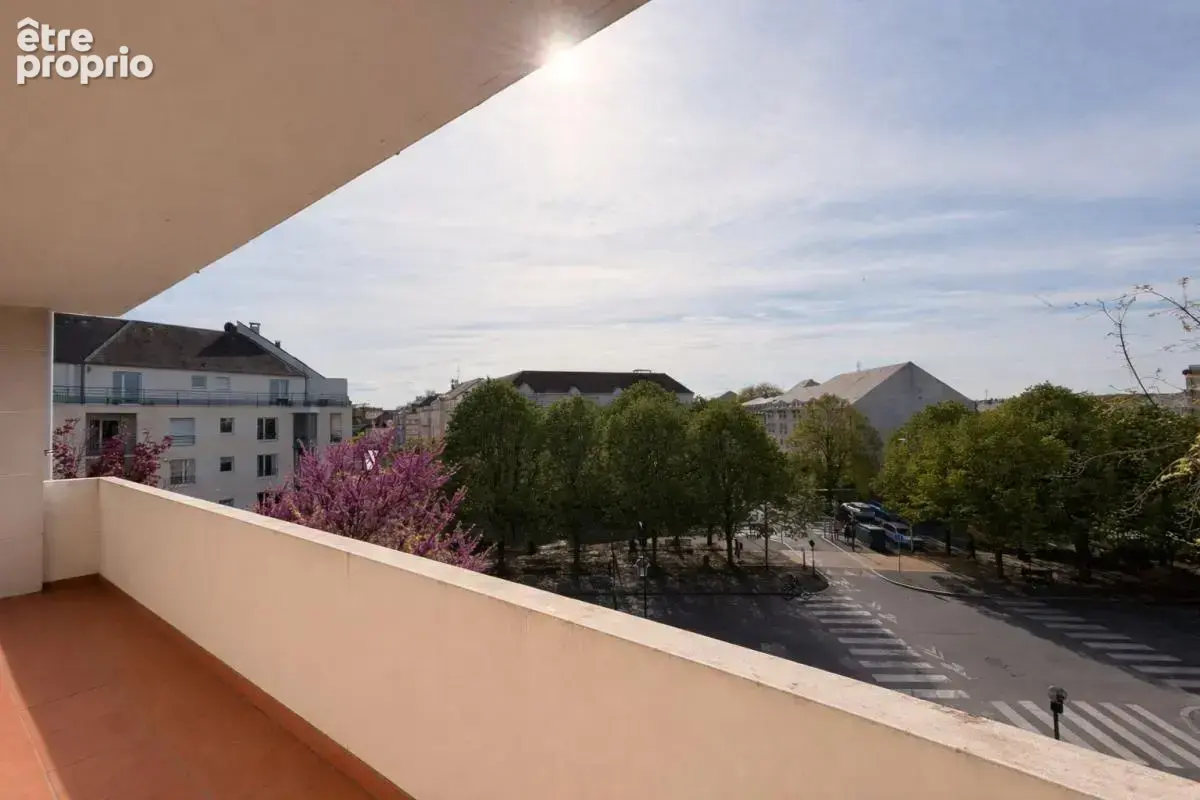 Compiègne – 5 pièces lumineux avec balcon, parking & cave - photo 4