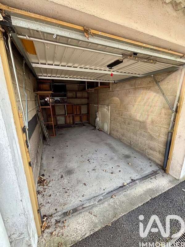 Photo 3 - Parking à LIVRY-GARGAN