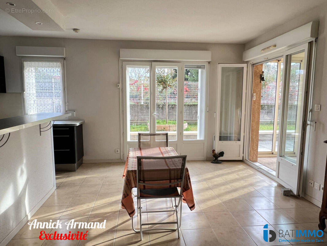 Séjour ouvert sur l\'extérieur - Appartement à ALBI