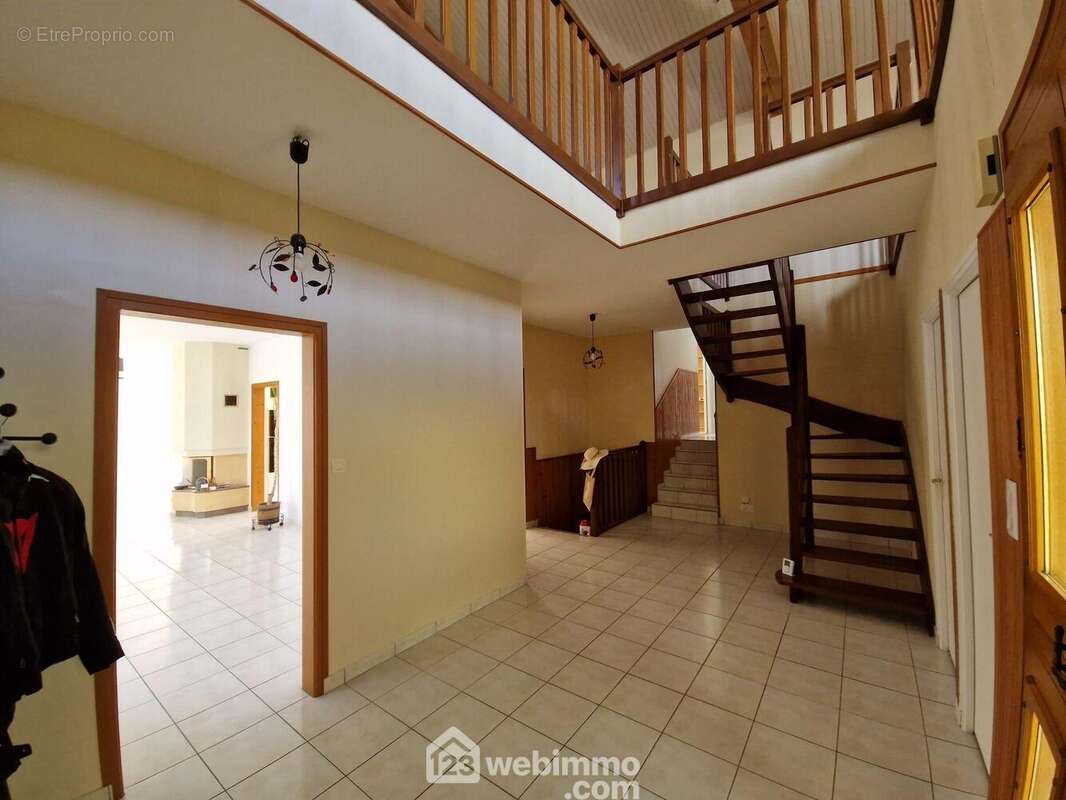 Sous un autre angle - Maison à LA ROCHE-SUR-YON