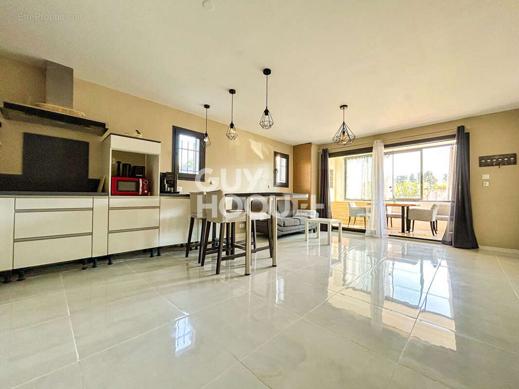 Appartement à L'ISLE-SUR-LA-SORGUE