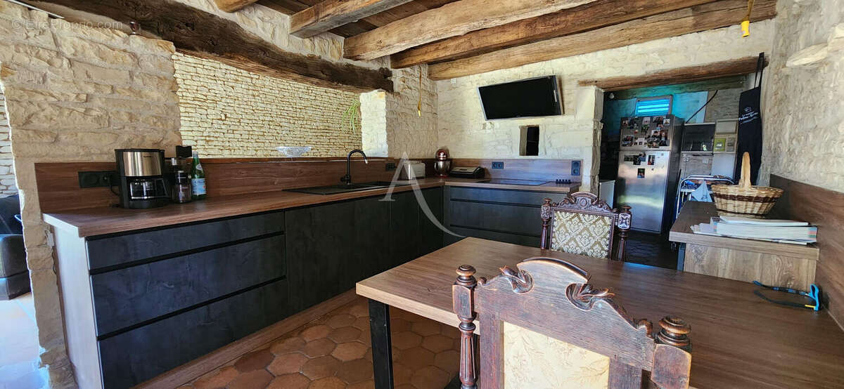 Chaunay - maison pierre - 4 chambres - jardin - photo 4