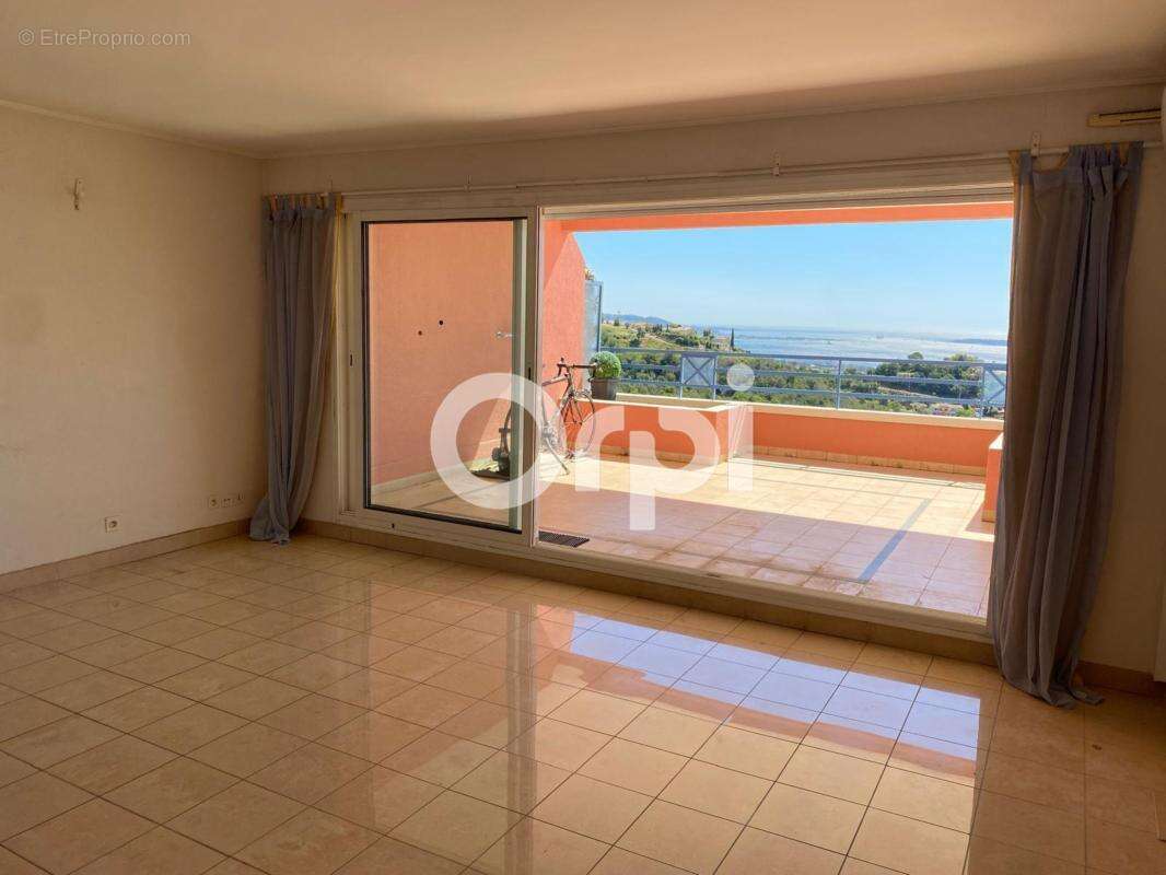 Appartement à MANDELIEU-LA-NAPOULE