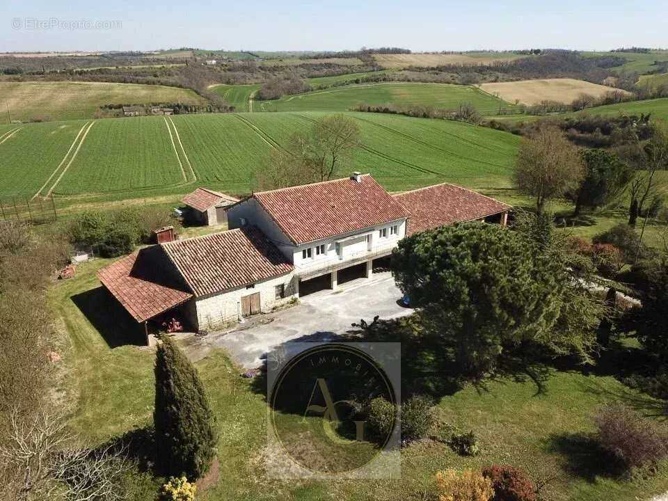 Maison à AURIAC-SUR-VENDINELLE