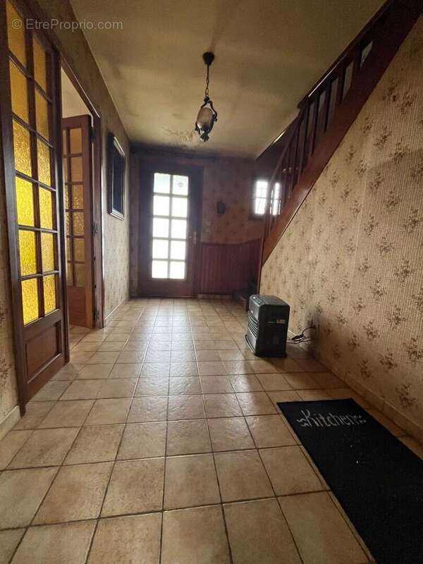 Maison à MONDONVILLE-SAINT-JEAN