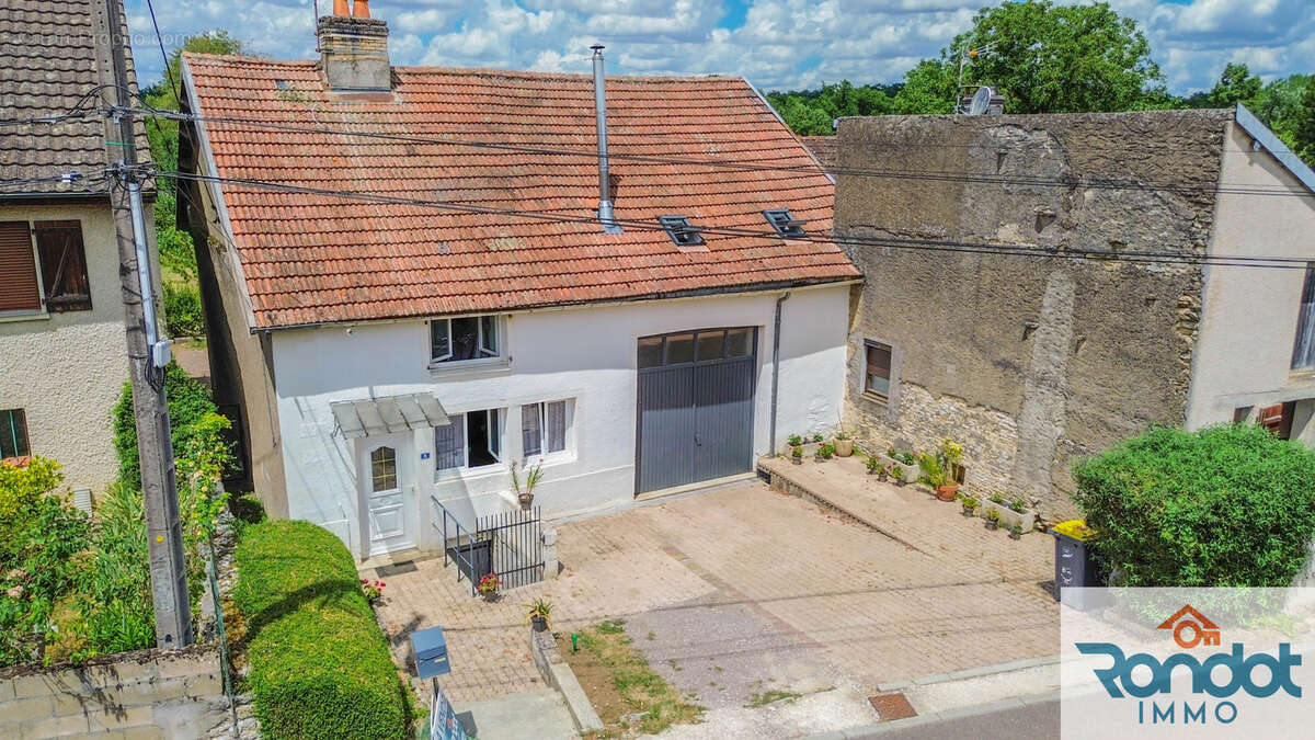 Maison à FONTAINE-FRANCAISE