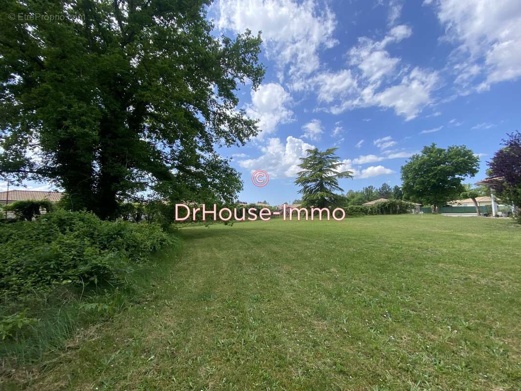 Terrain à PARENTIS-EN-BORN