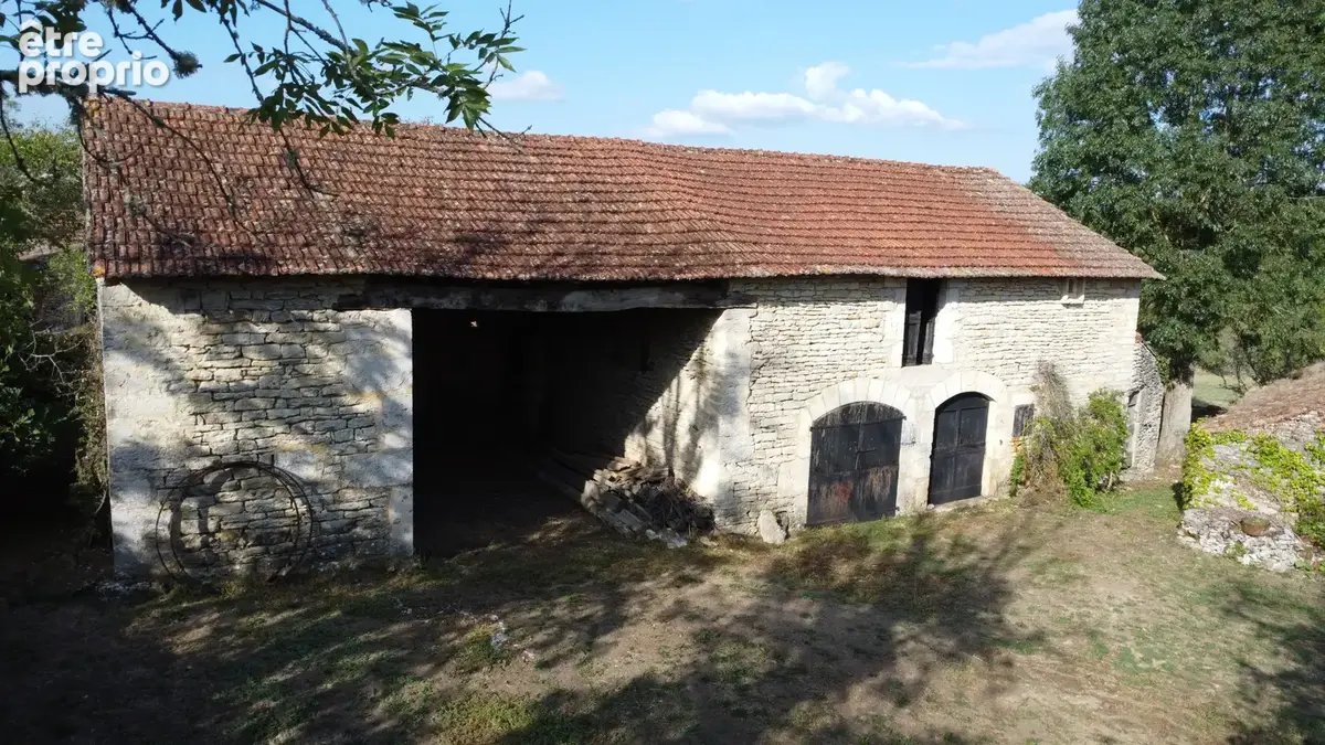 Deux granges en pierre a restaurer sur un terrain de 7195 m2. Puits - photo 5