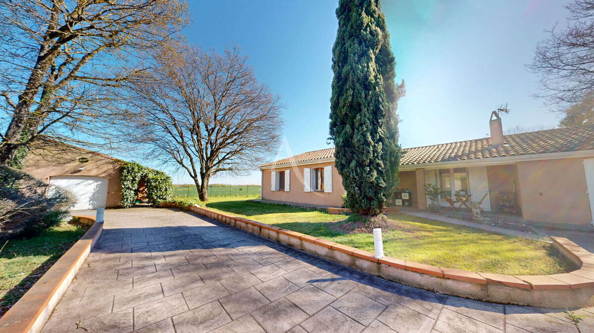 SAINT-LYS Maison T7 - 178m² parcelle de 1600m² - photo 3