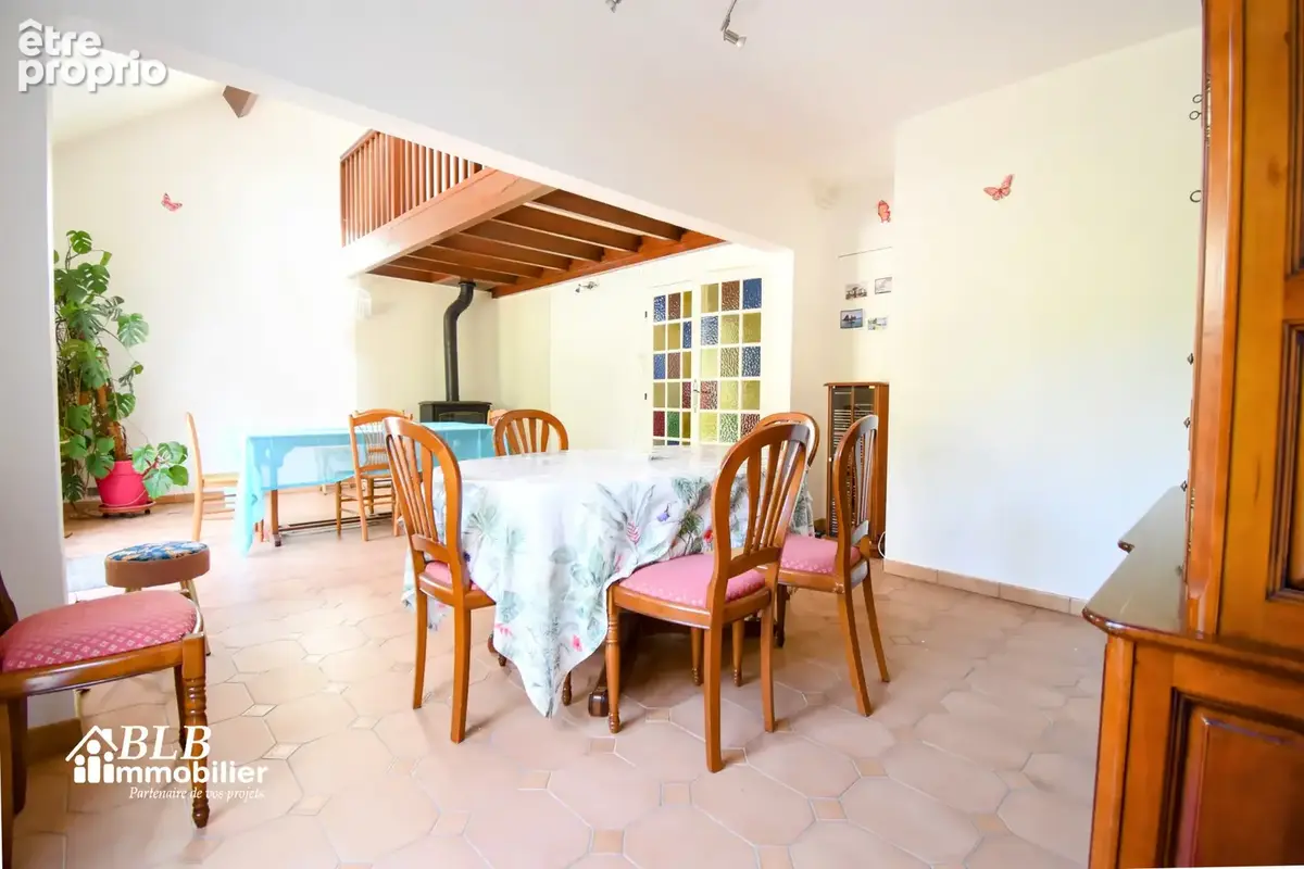 Maison - 5 chambres - garage - photo 6