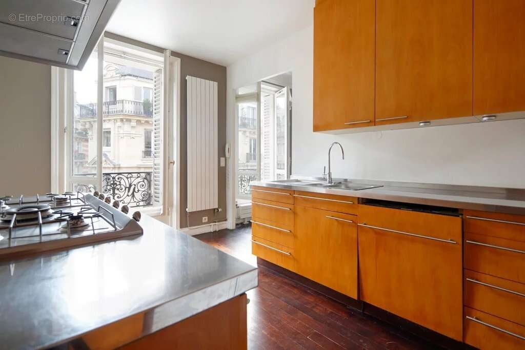 Appartement à PARIS-9E