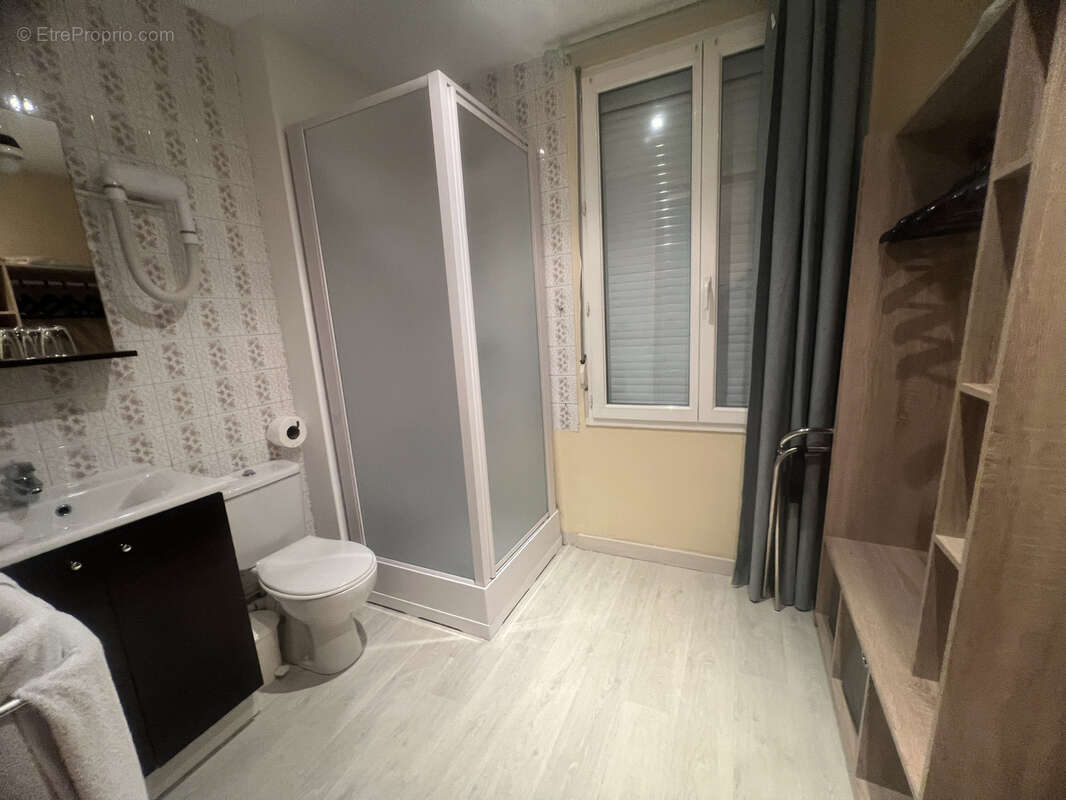 Commerce à JUGON-LES-LACS