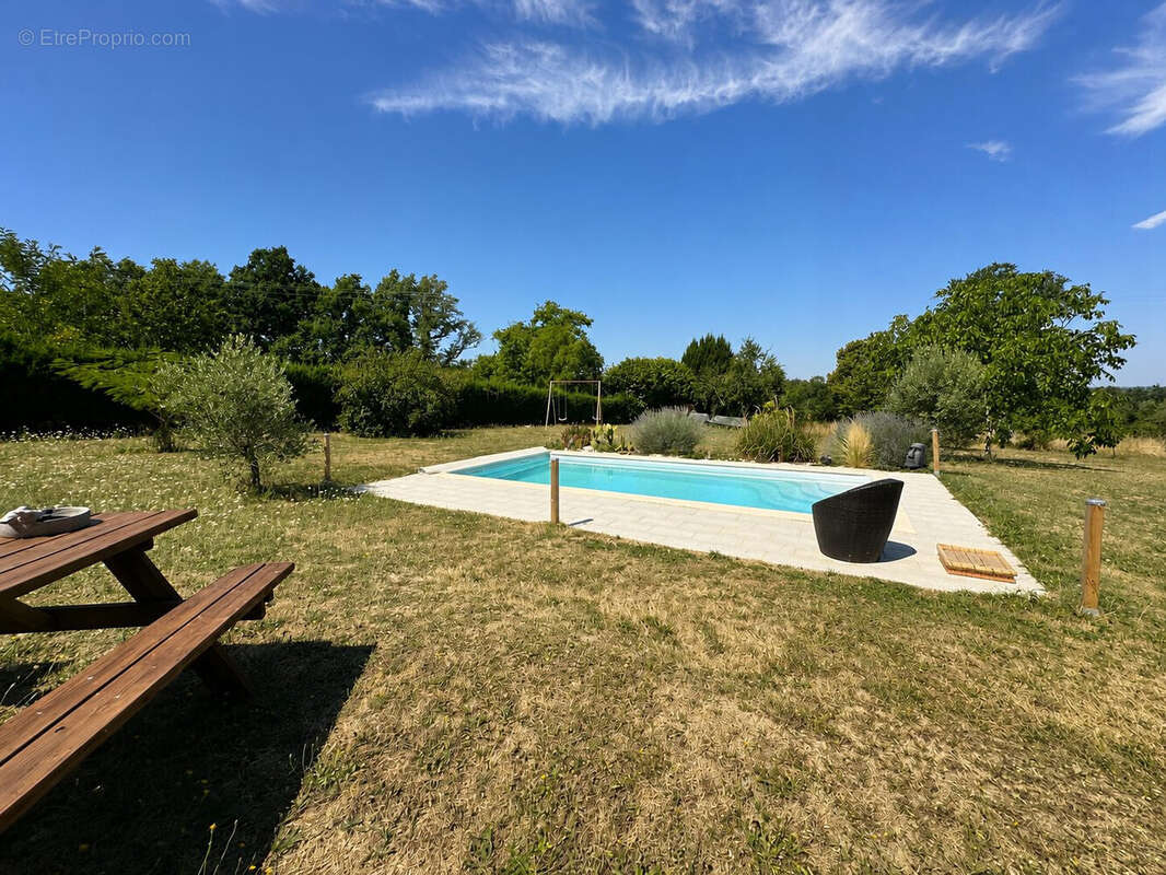 Maison 300 m² à Chabrac  - photo 3