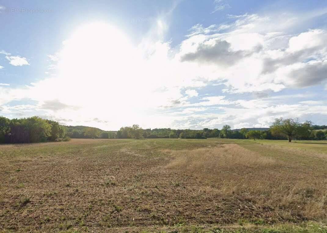 Terrain à CHAMPAGNAC-DE-BELAIR