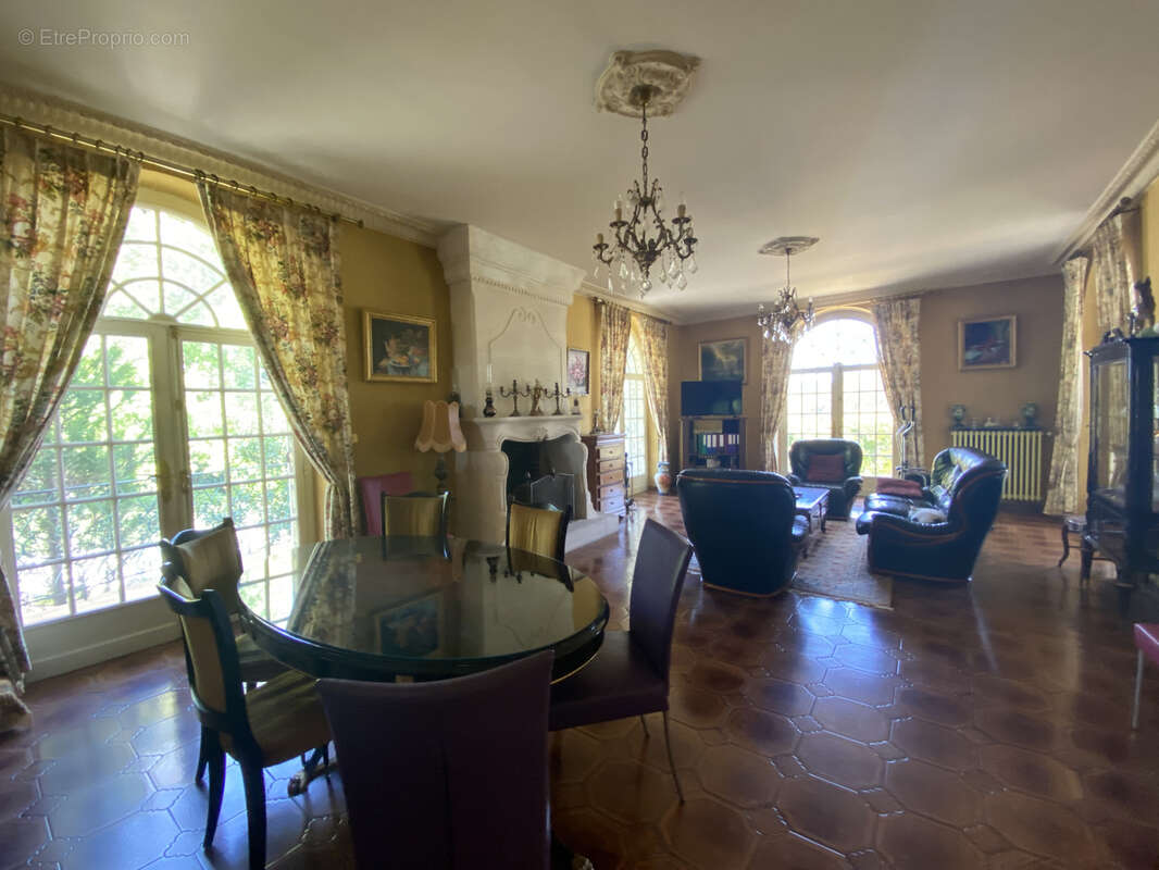 Maison à ROULLET-SAINT-ESTEPHE