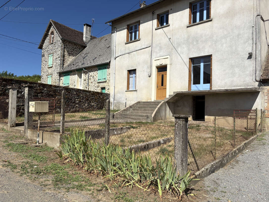 La Porcherie maison de campagne de 6 pièces à restaurer avec un petit jardin et vues - photo 2