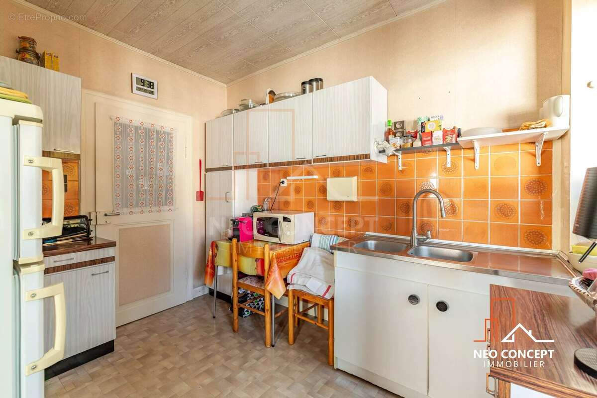 Maison familiale de caractère – 164 m² habitables – Garage double – Combles aménageables – Panneaux photovoltaïques - photo 6