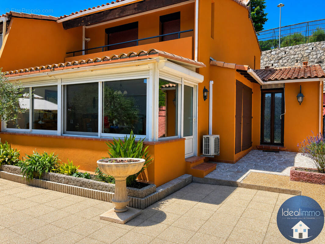 Maison à CARROS