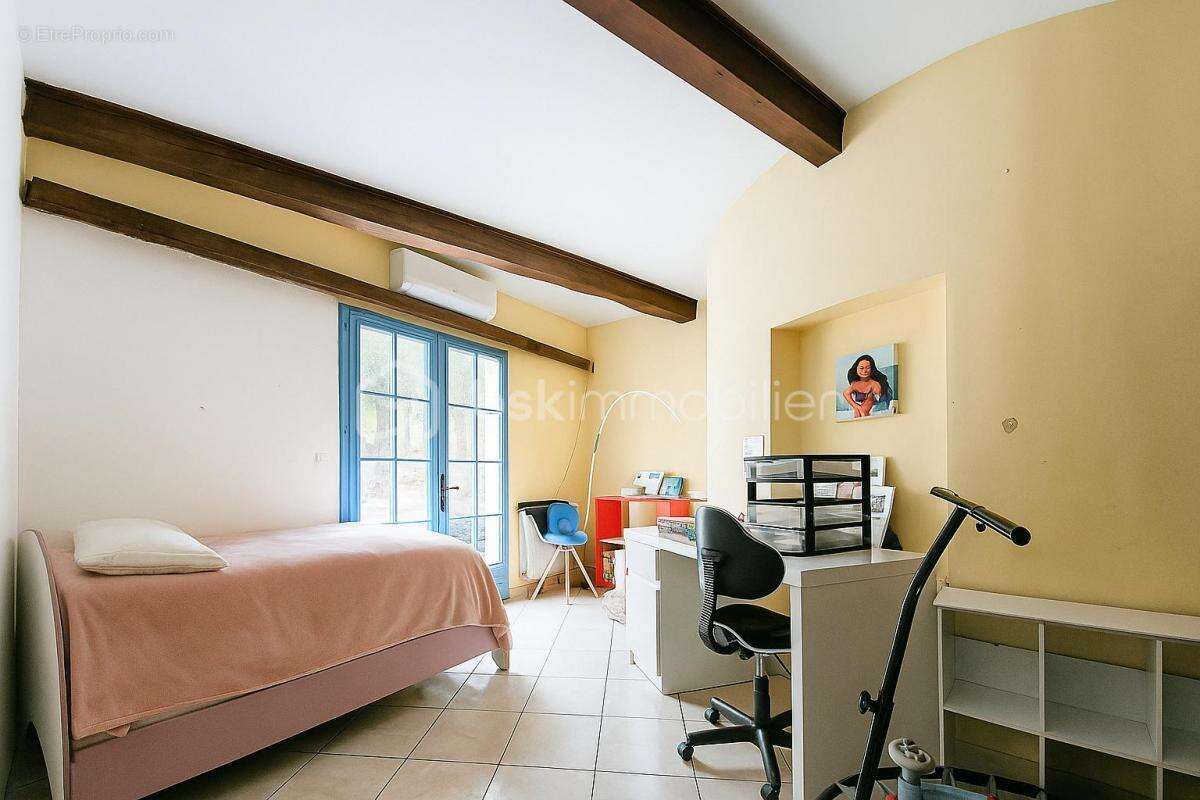 Grande maison familiale de 287 m² avec jardin, piscine et garage – Bédarieux - photo 11