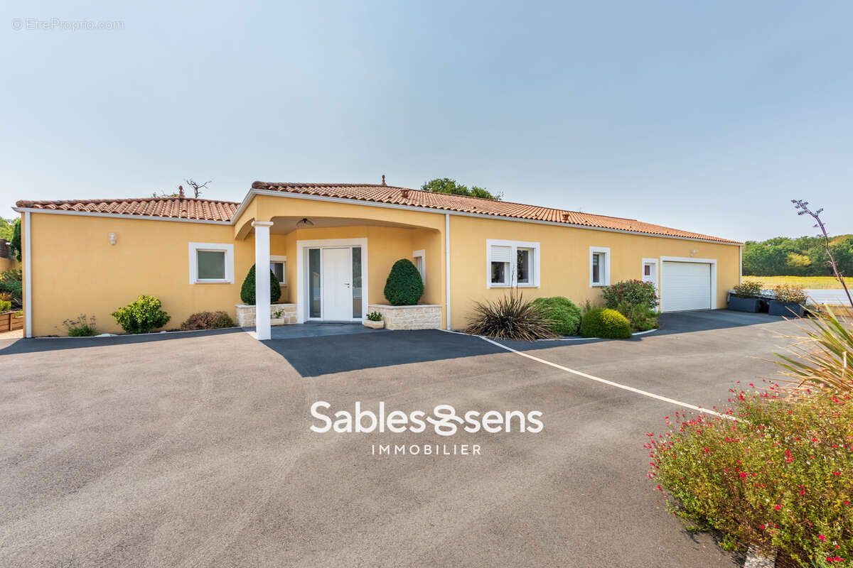 Maison T5 de plain pied avec piscine sur la commune de Chantonnay - photo 15